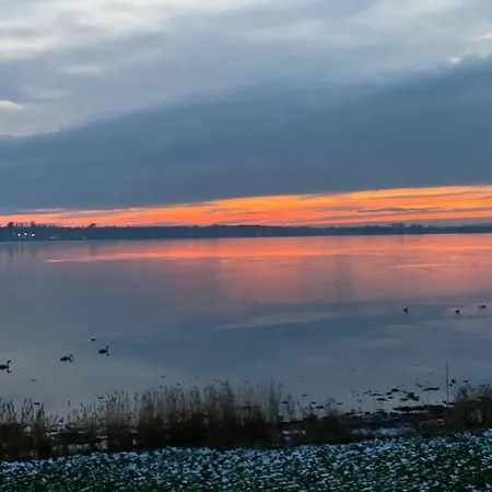 Apartament Hytte-vandudsigt-hottub-hygge Holbæk