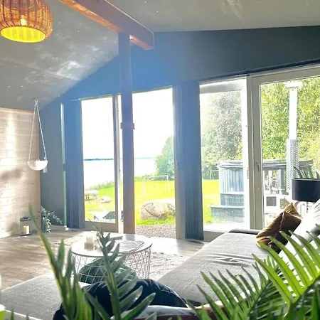 Hytte-vandudsigt-hottub-hygge *