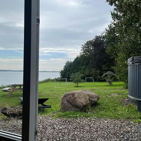 Hytte-vandudsigt-hottub-hygge Apartament Holbæk