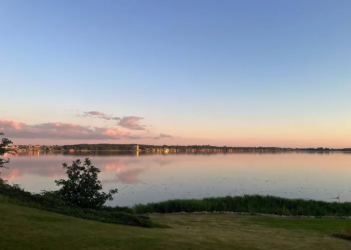 Hytte-vandudsigt-hottub-hygge * Holbæk