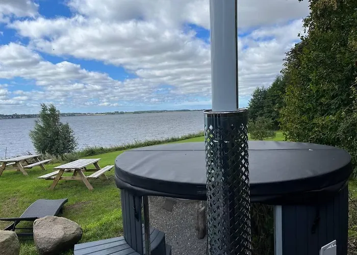 Hytte-vandudsigt-hottub-hygge Holbæk