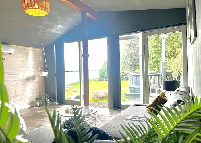 Hytte-vandudsigt-hottub-hygge *